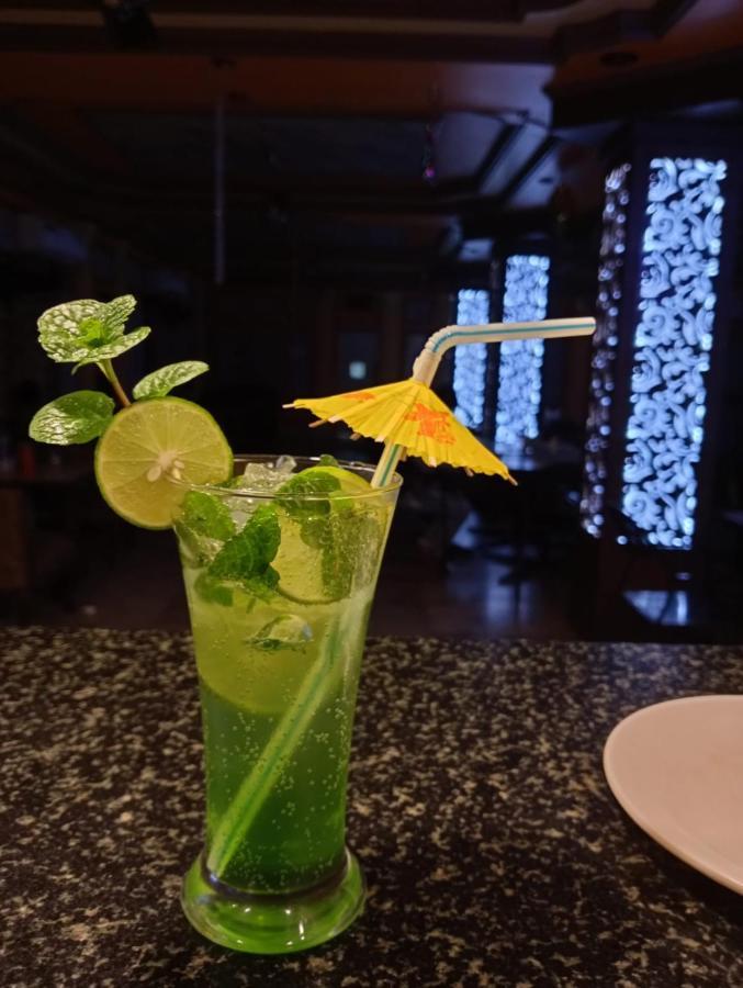Hotel Samrat Baharampur Ngoại thất bức ảnh