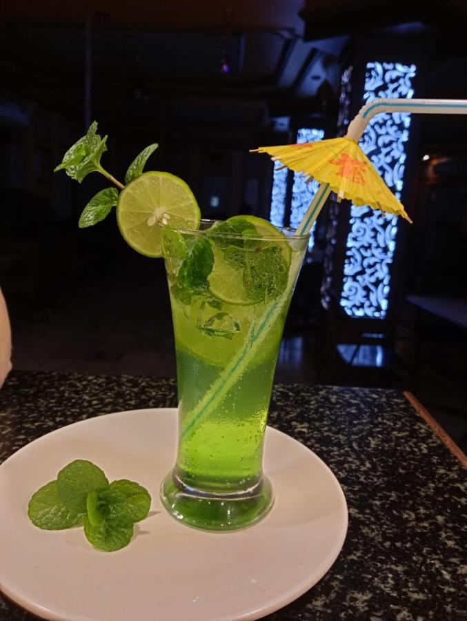 Hotel Samrat Baharampur Ngoại thất bức ảnh