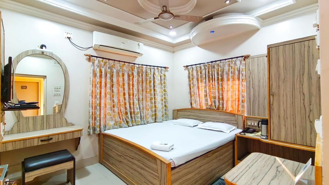 Hotel Samrat Baharampur Ngoại thất bức ảnh