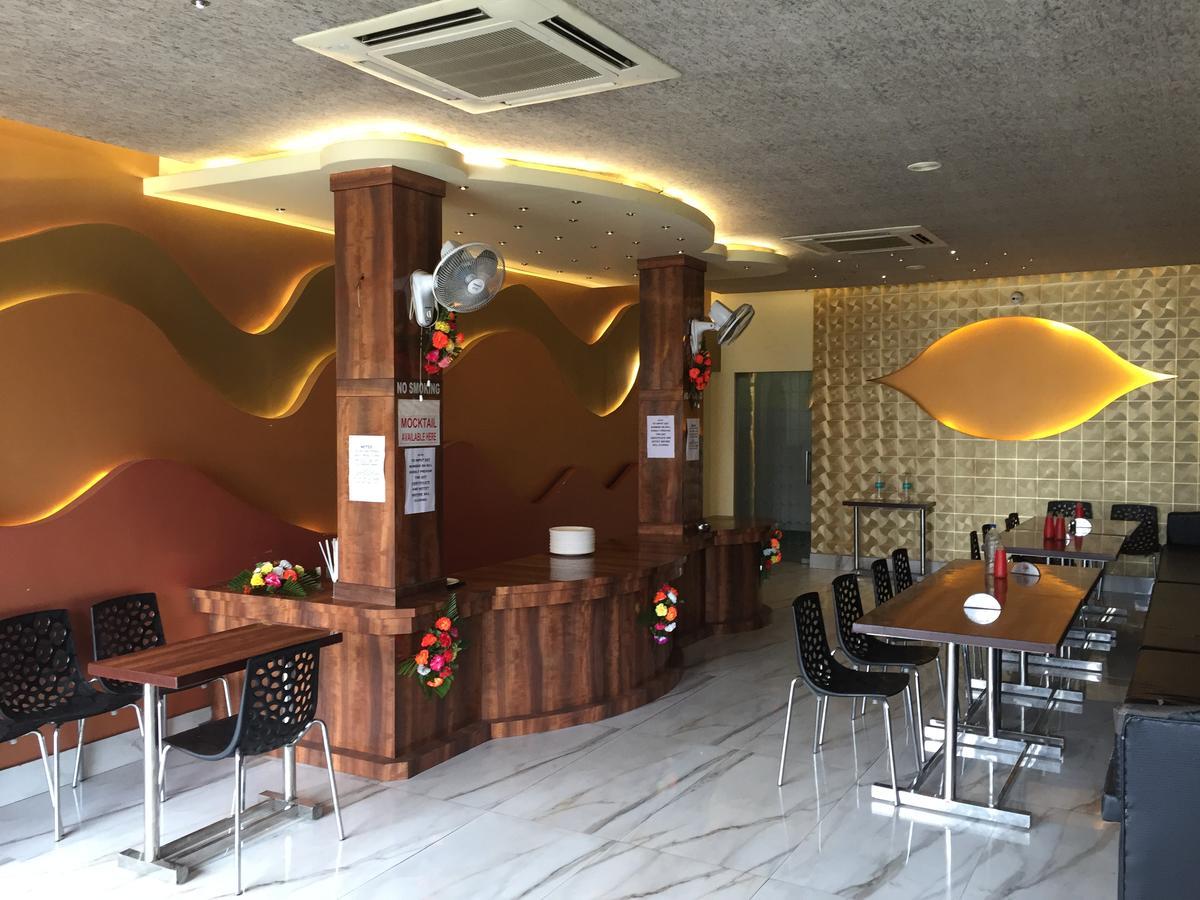 Hotel Samrat Baharampur Ngoại thất bức ảnh