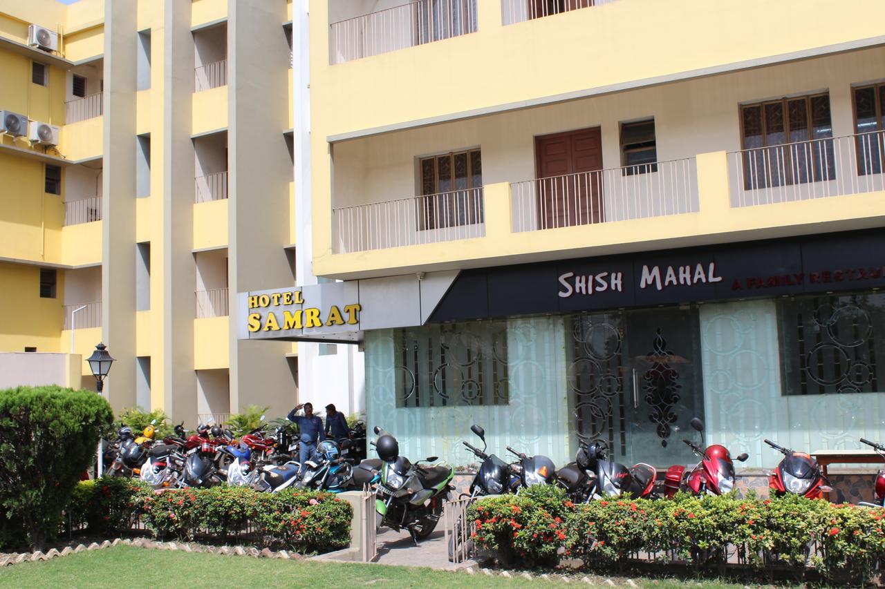 Hotel Samrat Baharampur Ngoại thất bức ảnh