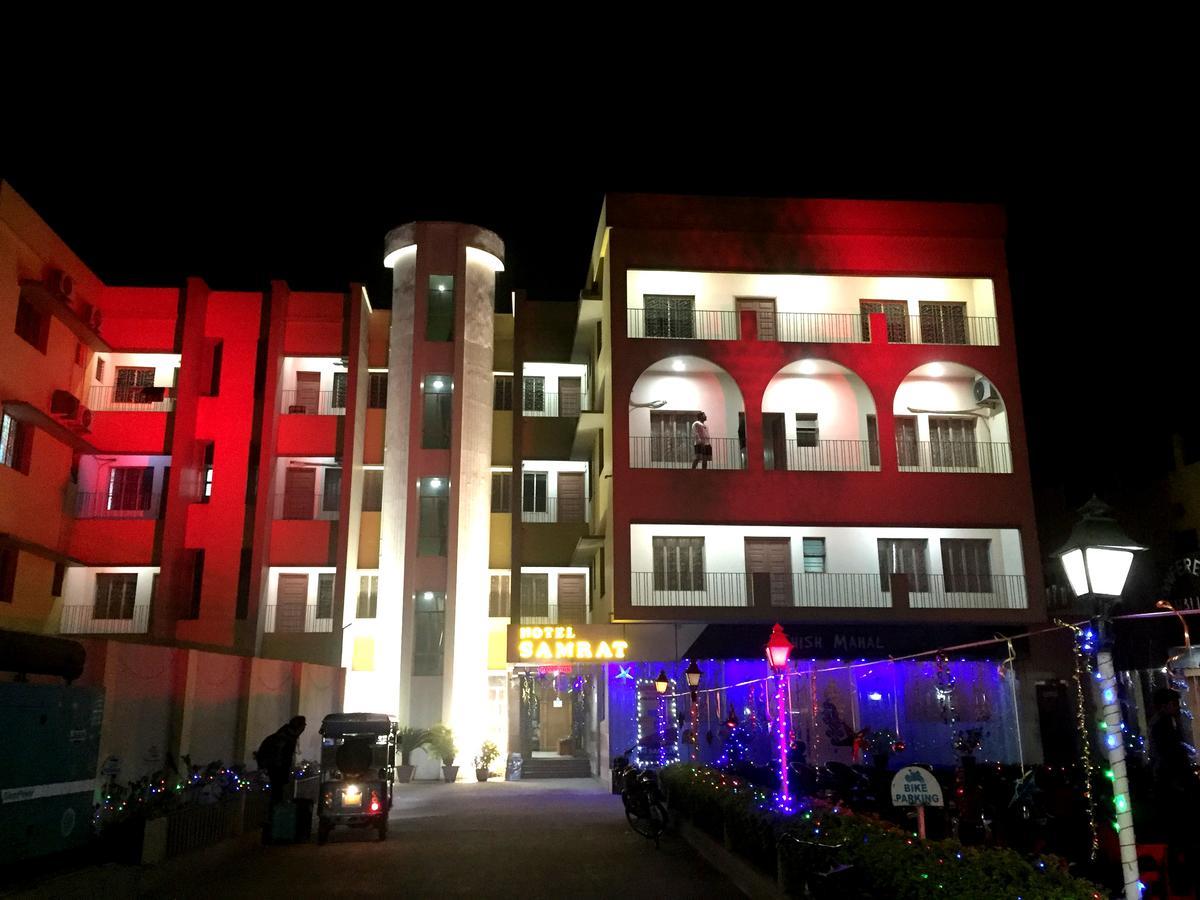Hotel Samrat Baharampur Ngoại thất bức ảnh